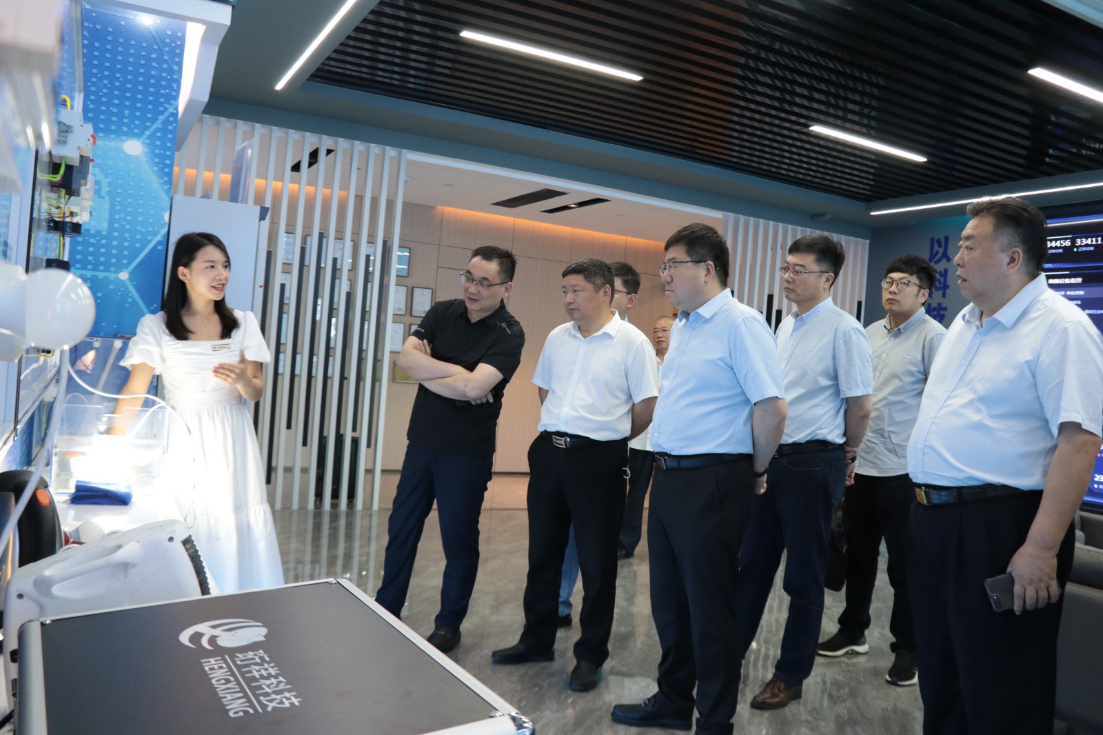 亳州市领导薛副市长一行莅临DJTY.COM大江体育(中国大陆)科技公司科技指导工作